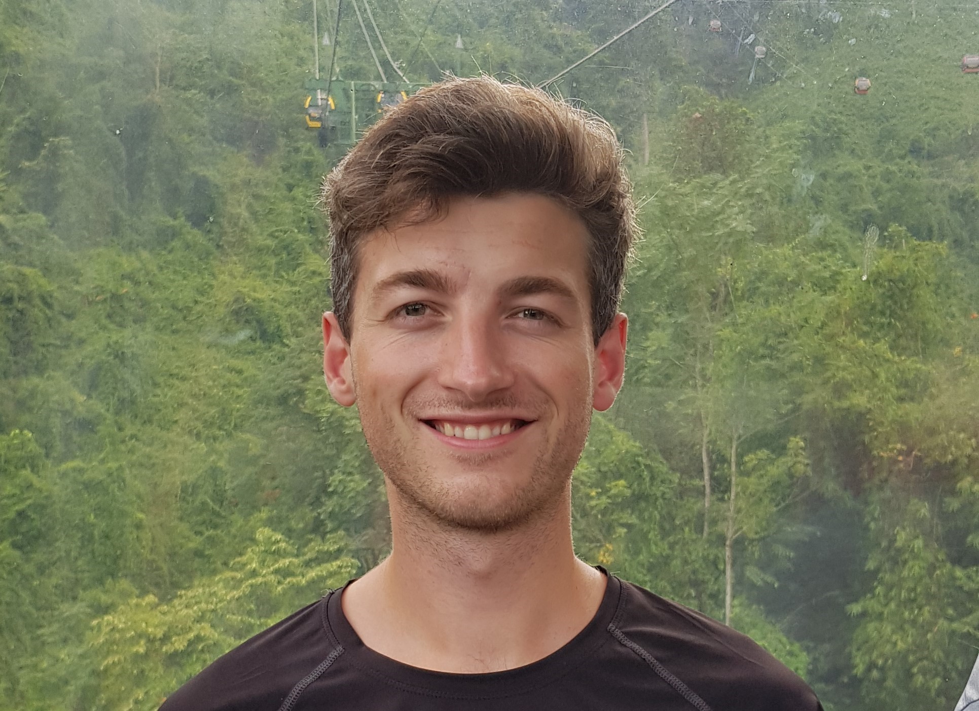 Johan Mikkelborg Moss, president i Farmasistudentenes forening (NoPSA), forteller at de har opprettet et beredskapsregister over studenter som kan jobbe i apotek hvis det blir behov for ekstra personell.